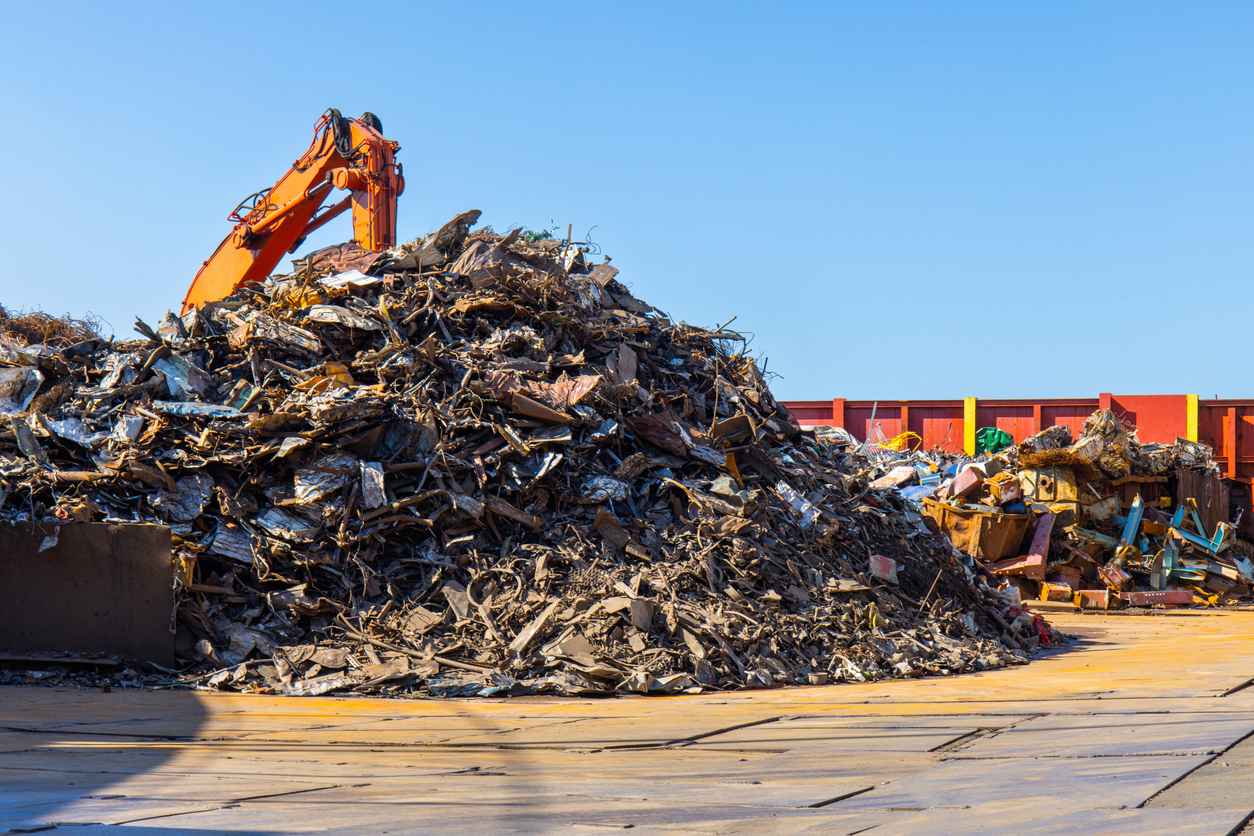 Recycling plant with steel scrap.